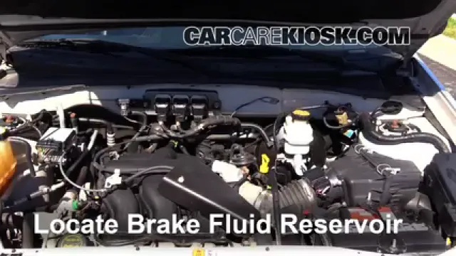 2005 Ford Escape Limited 3.0L V6 Líquido de frenos Controlar nivel de líquido